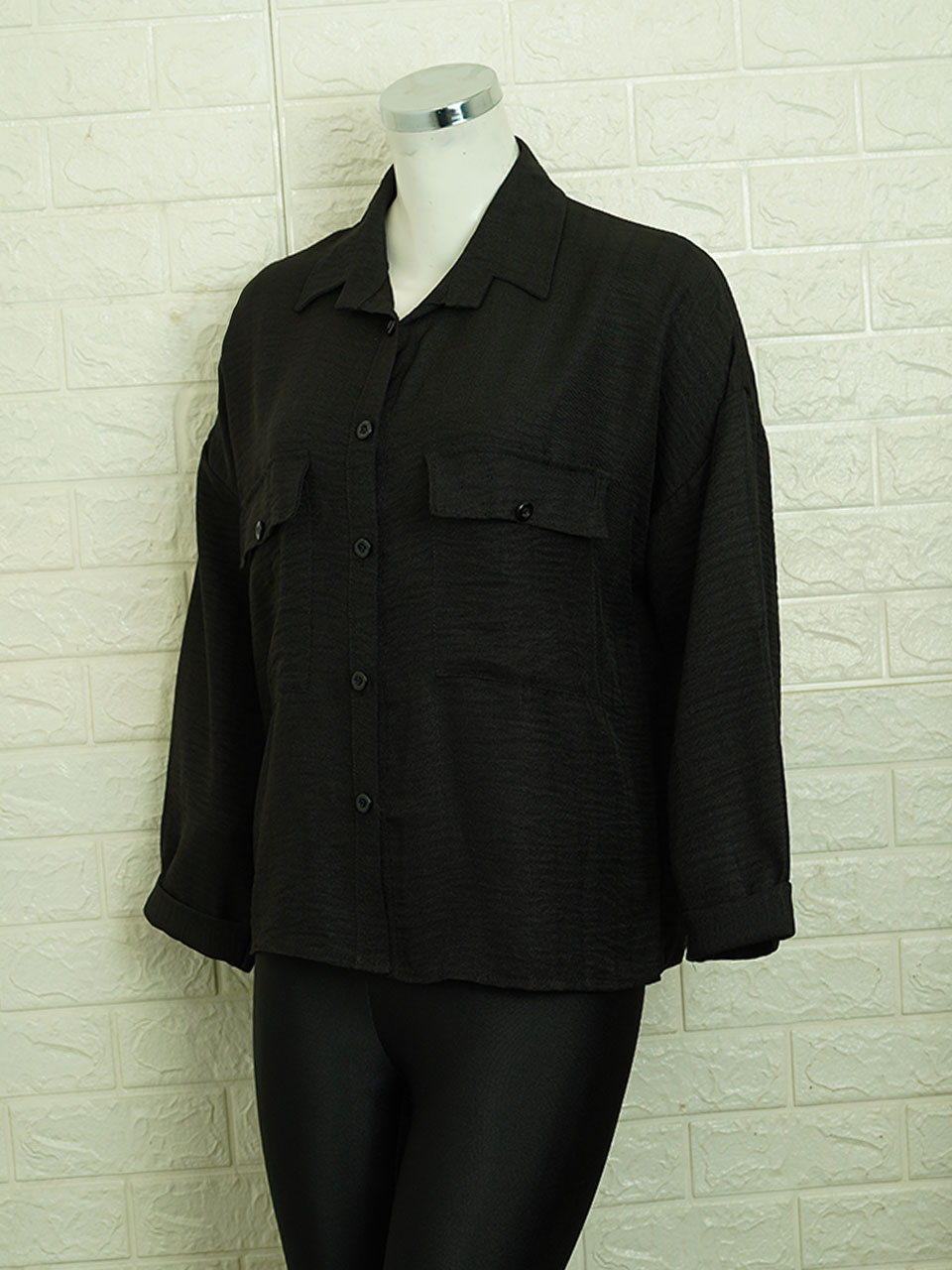 شومیز زنانه باکسی دو جیب مشکی AV881