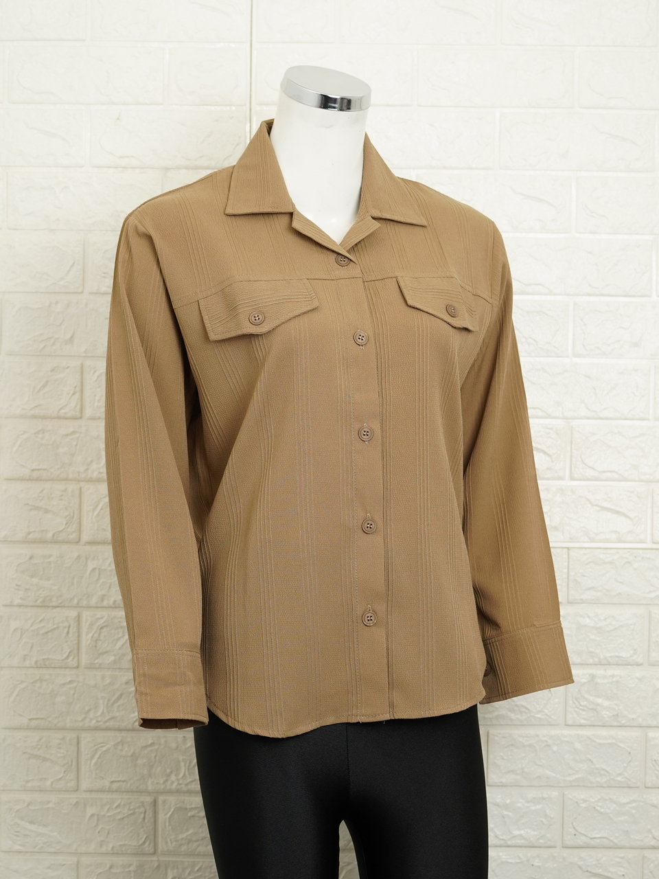 شومیز زنانه یقه دار آستین بلند جیب نما نخی طرح2 نسکافه ای AV2339